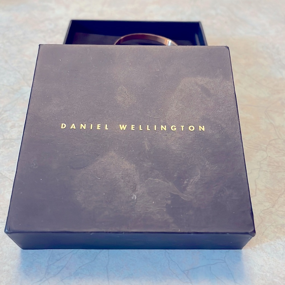 Daniel Wellington small bracelet.